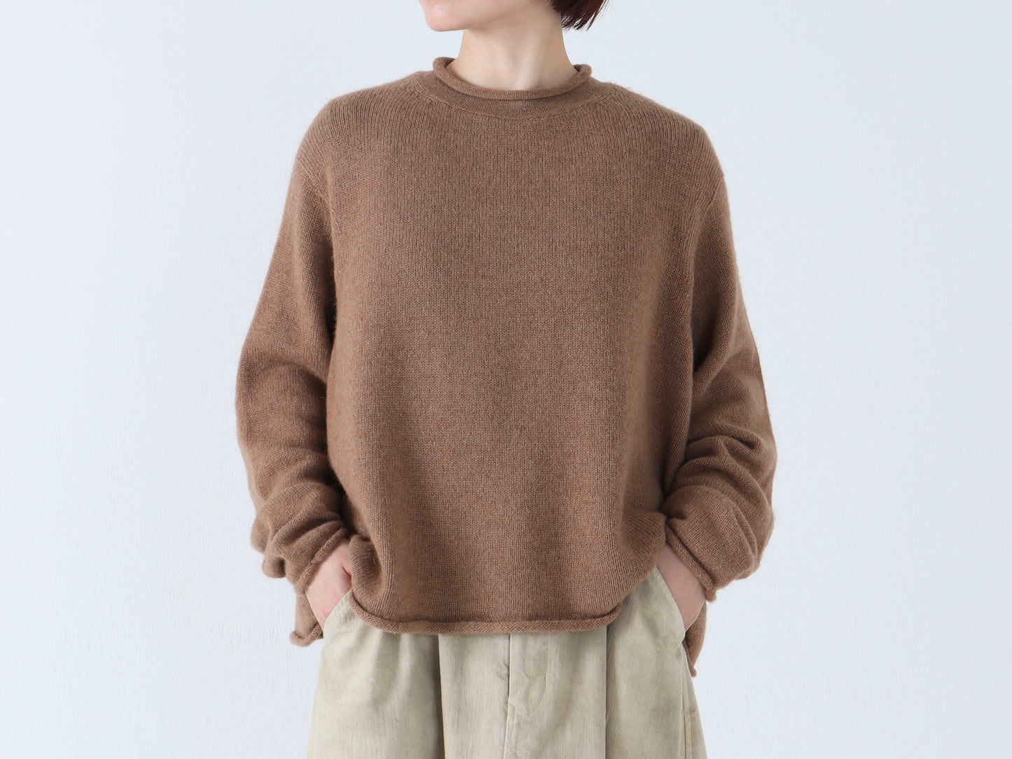【NEW】ベビーキャメル ロールネックセーター