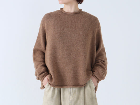 【NEW】ベビーキャメル ロールネックセーター