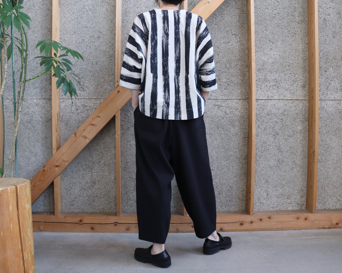 綿麻 黒ストライプ プルオーバードルマンブラウス