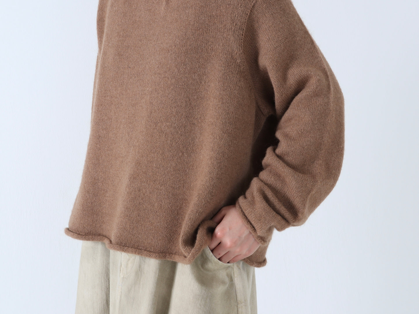 【NEW】ベビーキャメル ロールネックセーター