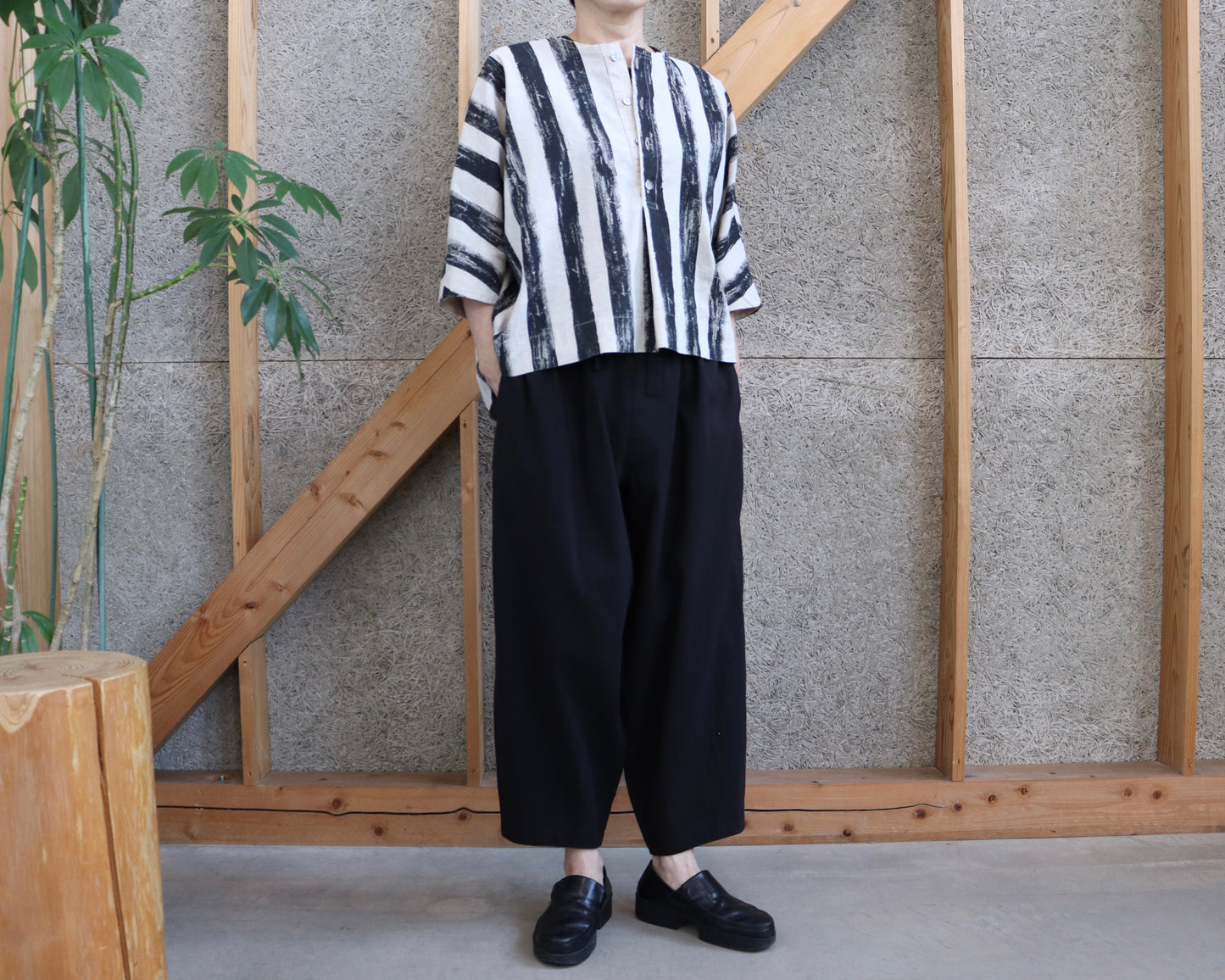 綿麻 黒ストライプ プルオーバードルマンブラウス