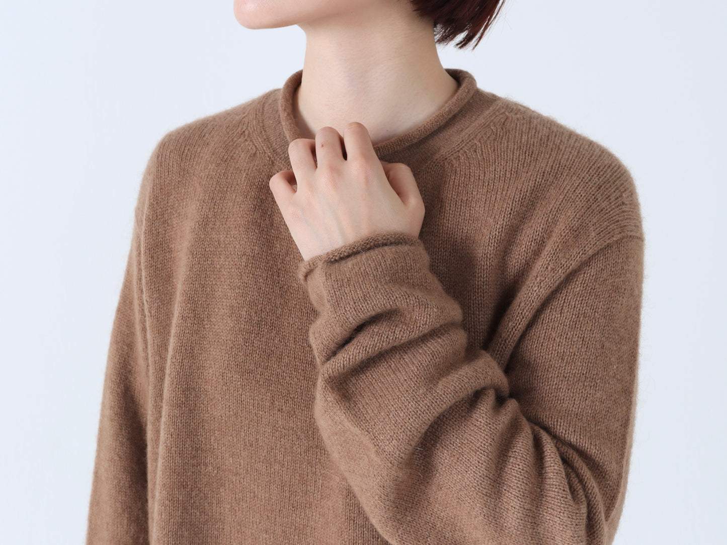 【NEW】ベビーキャメル ロールネックセーター
