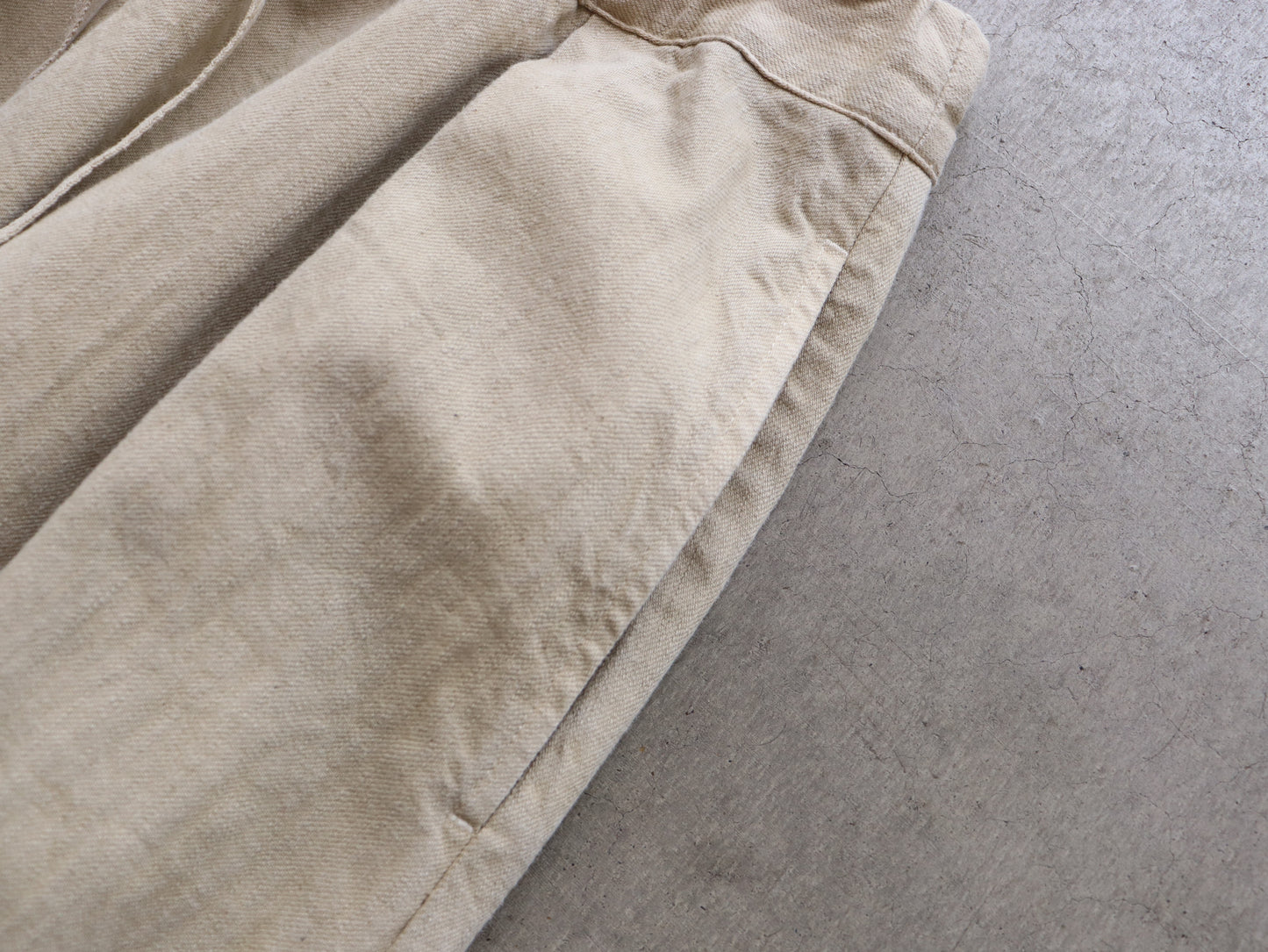 ジンバブエコットン プリーツパンツ