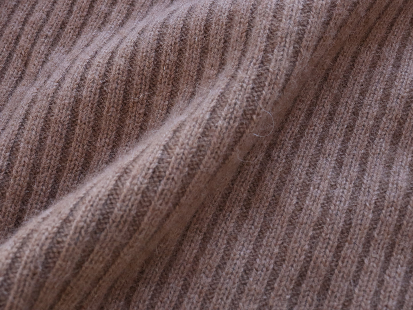 【NEW】ベビーキャメル リブハイネックセーター