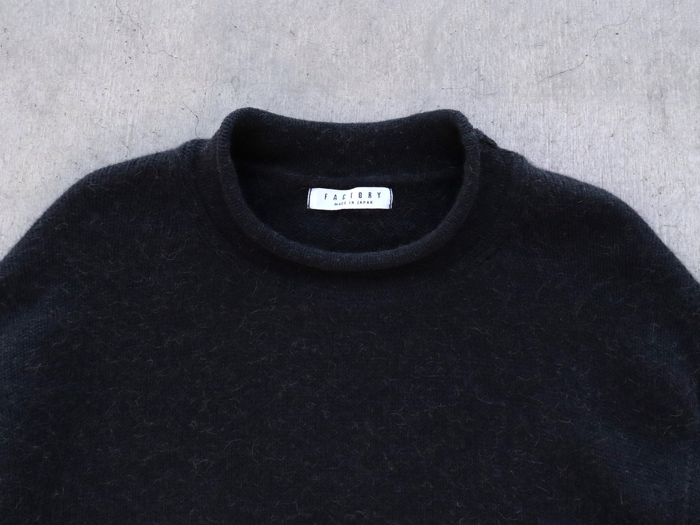 【NEW】ベビーキャメル ロールネックセーター