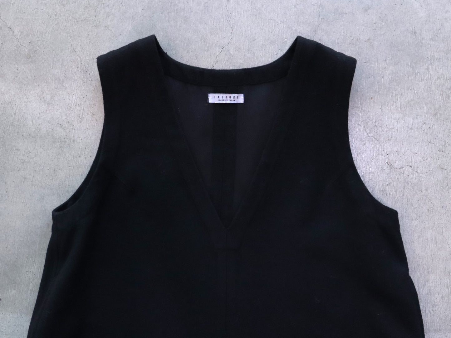 【NEW】綿ウール朱子織 Vネックワンピース