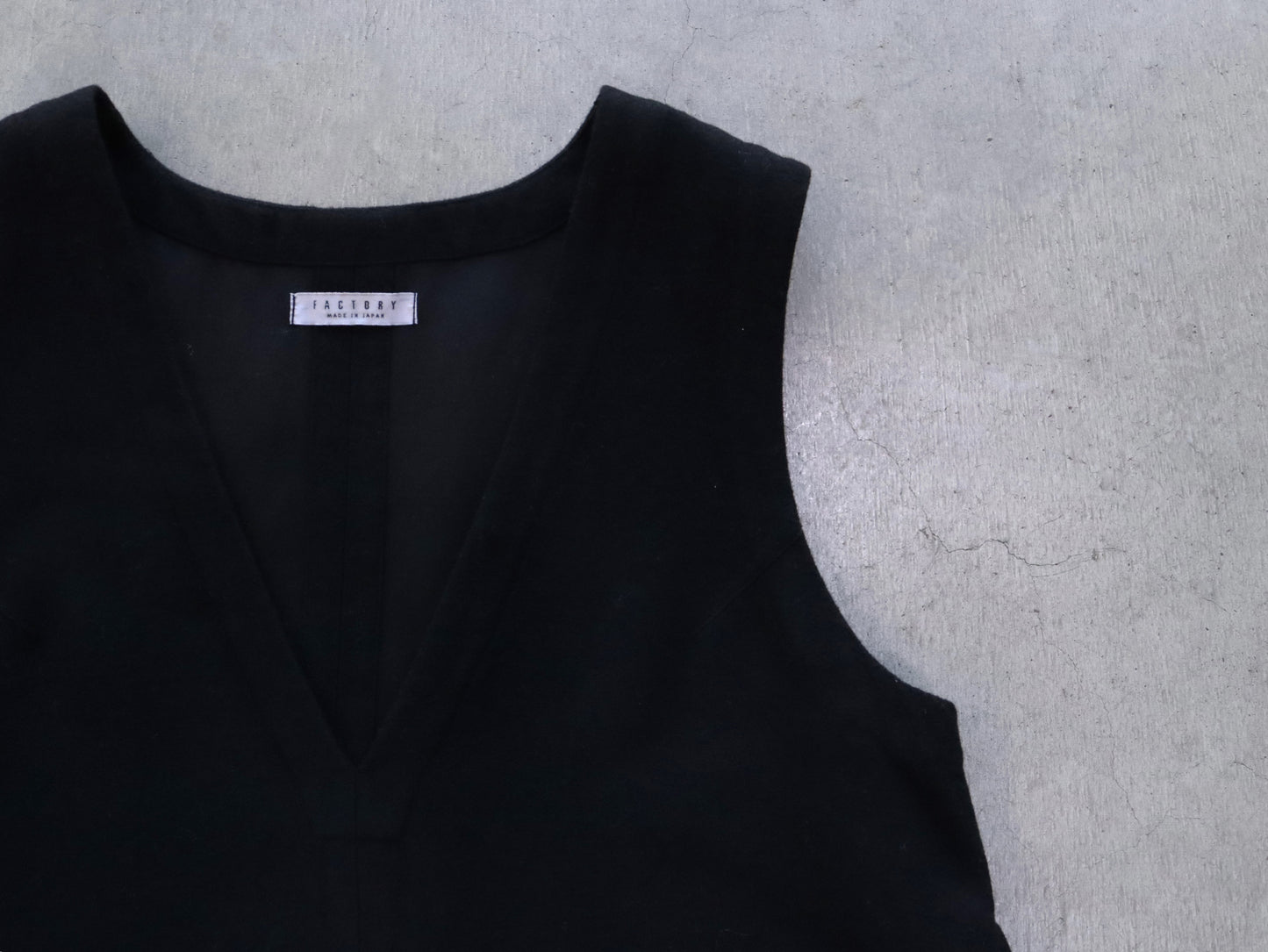 【NEW】綿ウール朱子織 Vネックワンピース