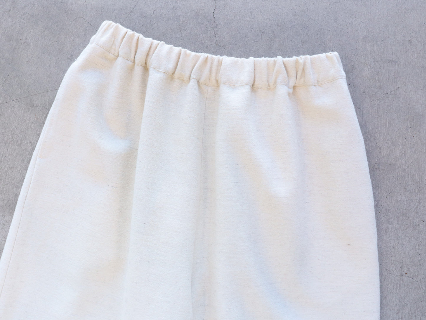 綿ウール朱子織 リラックスパンツ