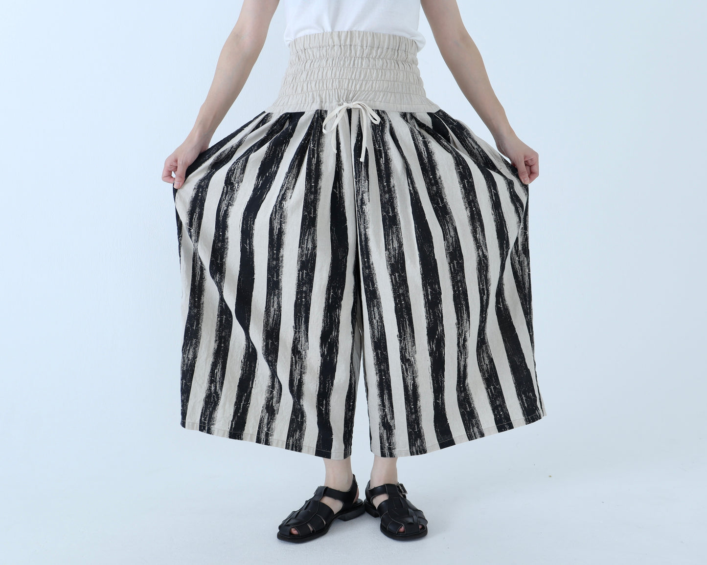 【NEW】綿麻 黒ストライプ  シャーリングパンツ