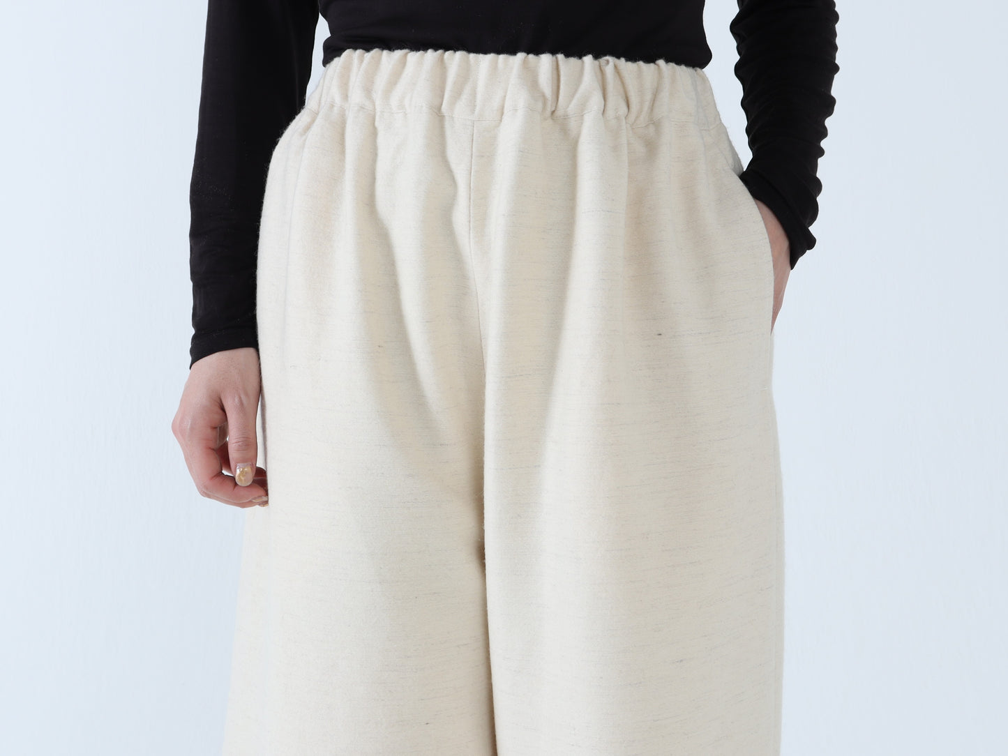 【NEW】綿ウール朱子織 リラックスパンツ