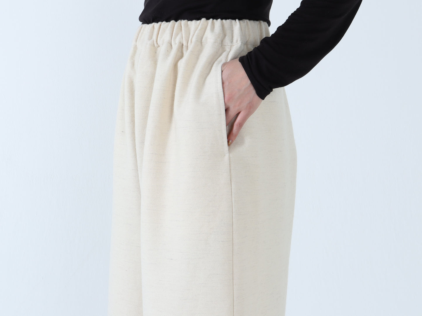 【NEW】綿ウール朱子織 リラックスパンツ