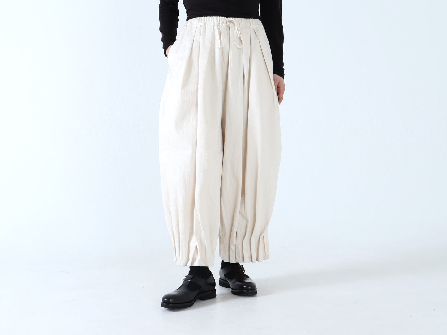 ジンバブエコットン プリーツパンツ