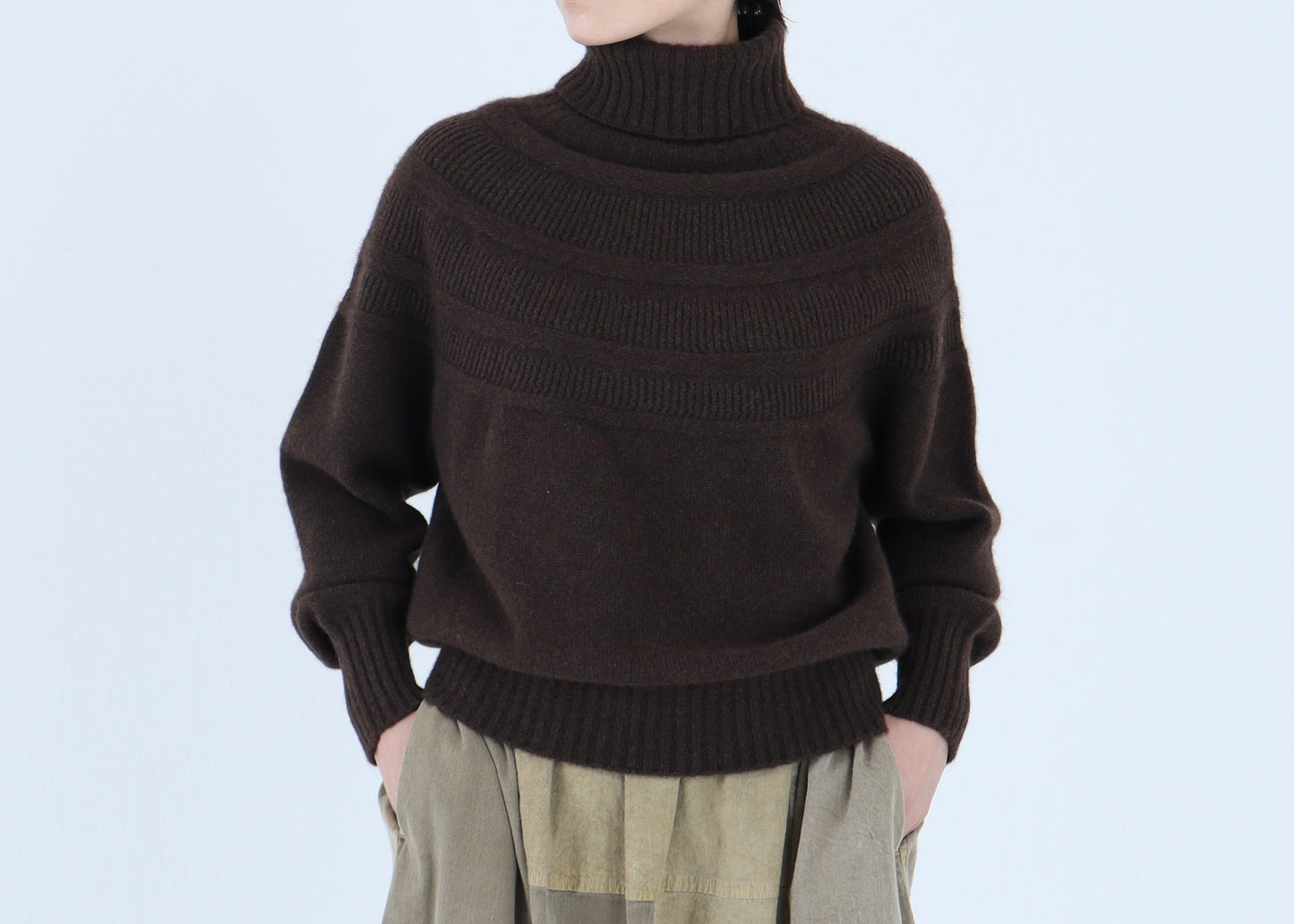 【NEW】ヤク レース柄オフタートルセーター　　