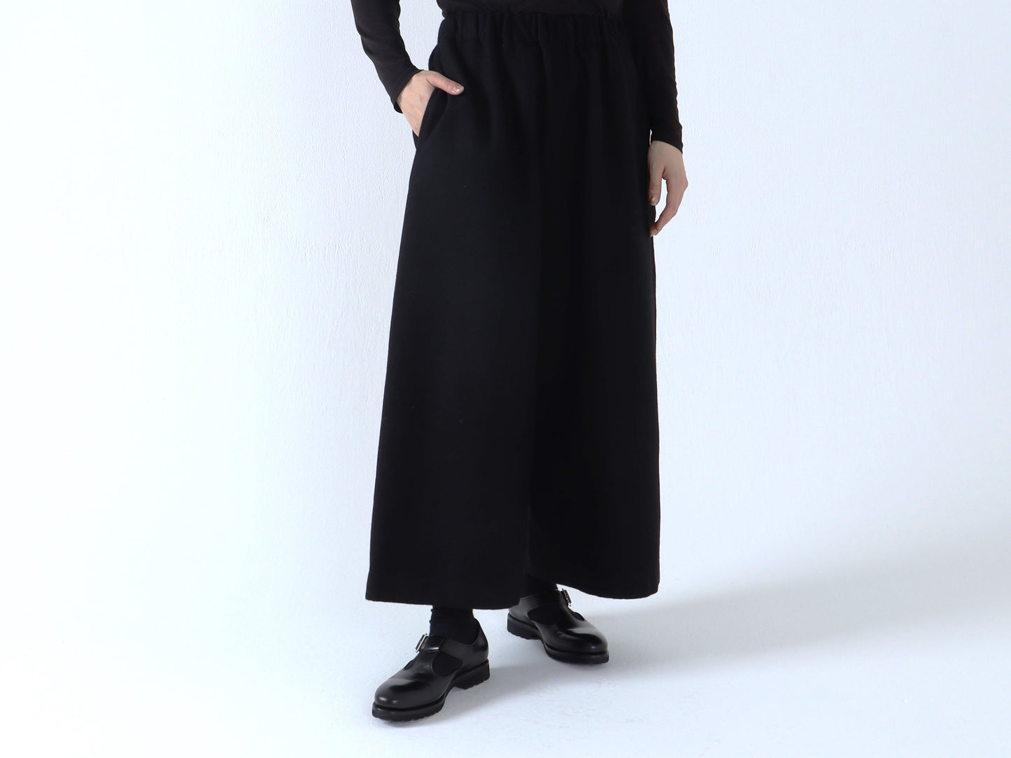 【NEW】綿ウール朱子織 リラックスパンツ