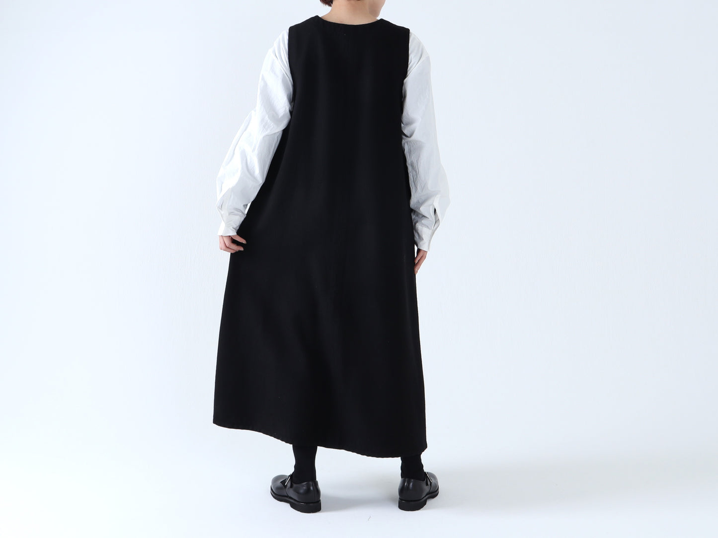 【NEW】綿ウール朱子織 Vネックワンピース