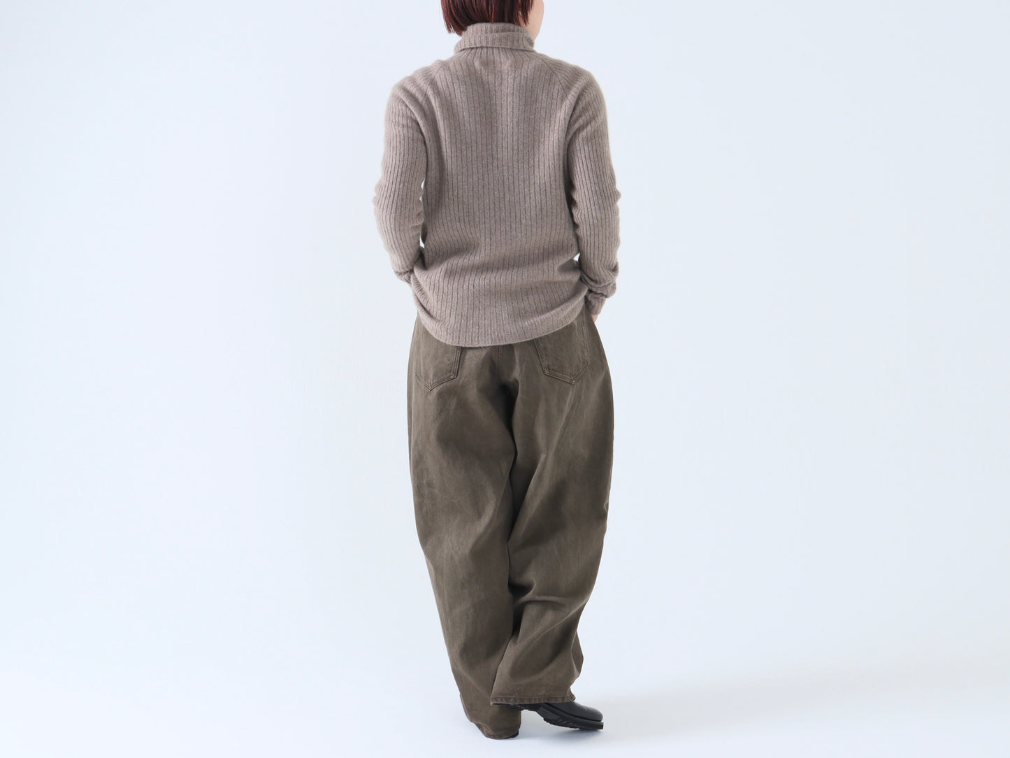 ブラックカシミヤ リブタートルネックセーター