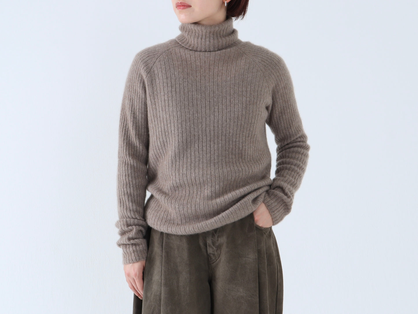 ブラックカシミヤ リブタートルネックセーター