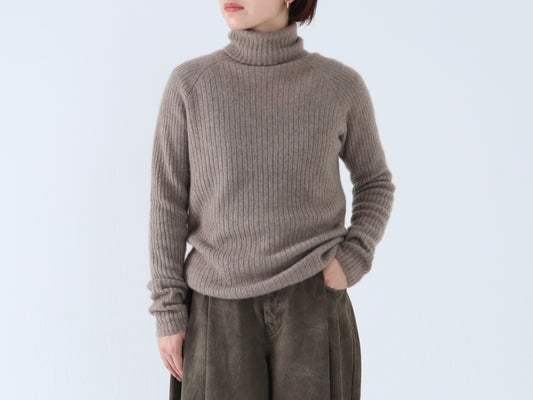 ブラックカシミヤ リブタートルネックセーター