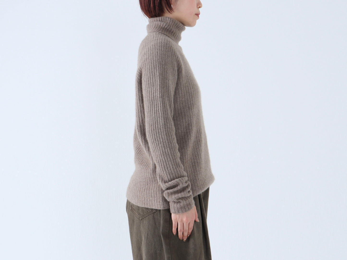 ブラックカシミヤ リブタートルネックセーター