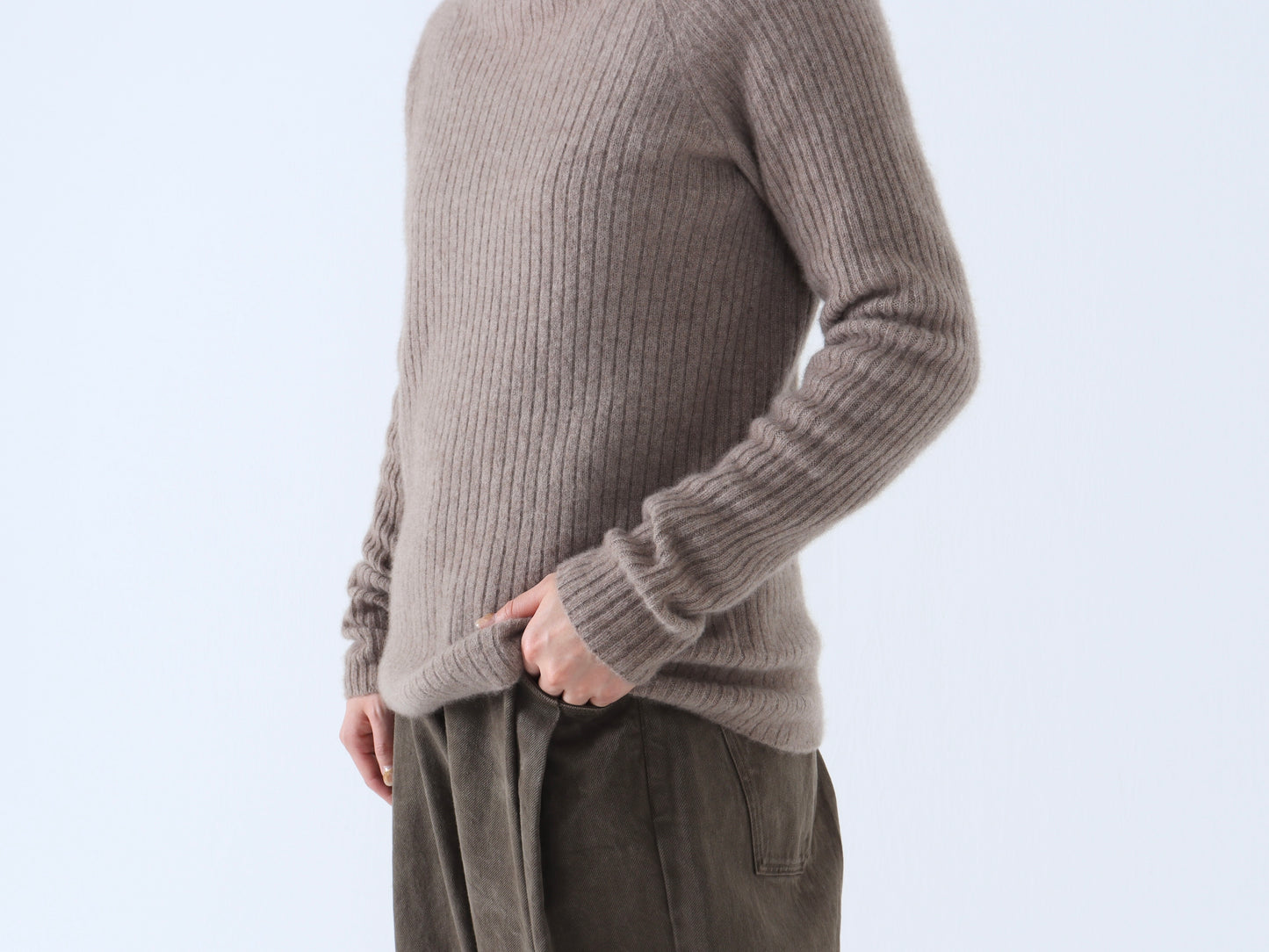 ブラックカシミヤ リブタートルネックセーター