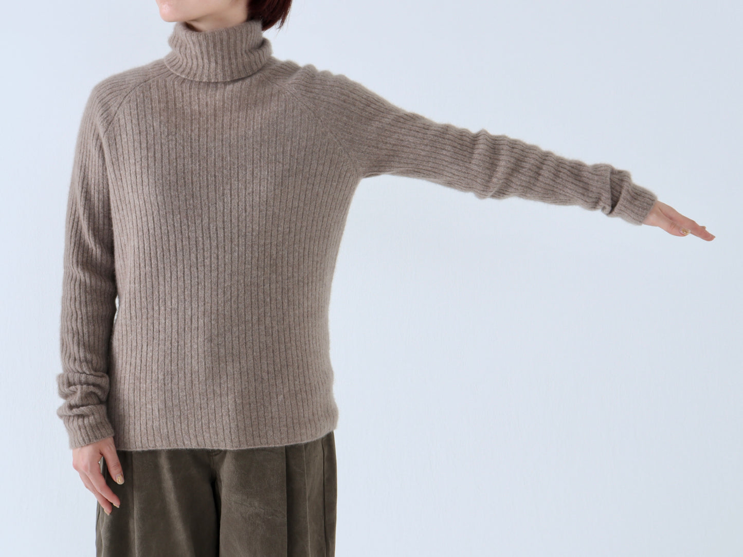 ブラックカシミヤ リブタートルネックセーター