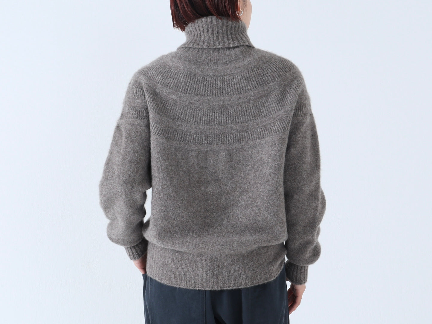 【NEW】ヤク レース柄オフタートルセーター　　