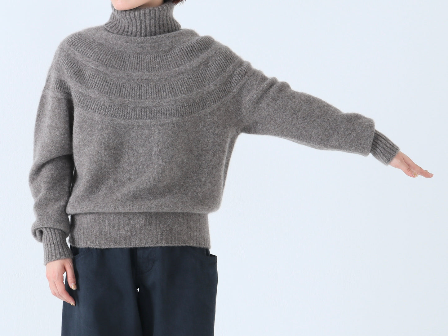 【NEW】ヤク レース柄オフタートルセーター　　