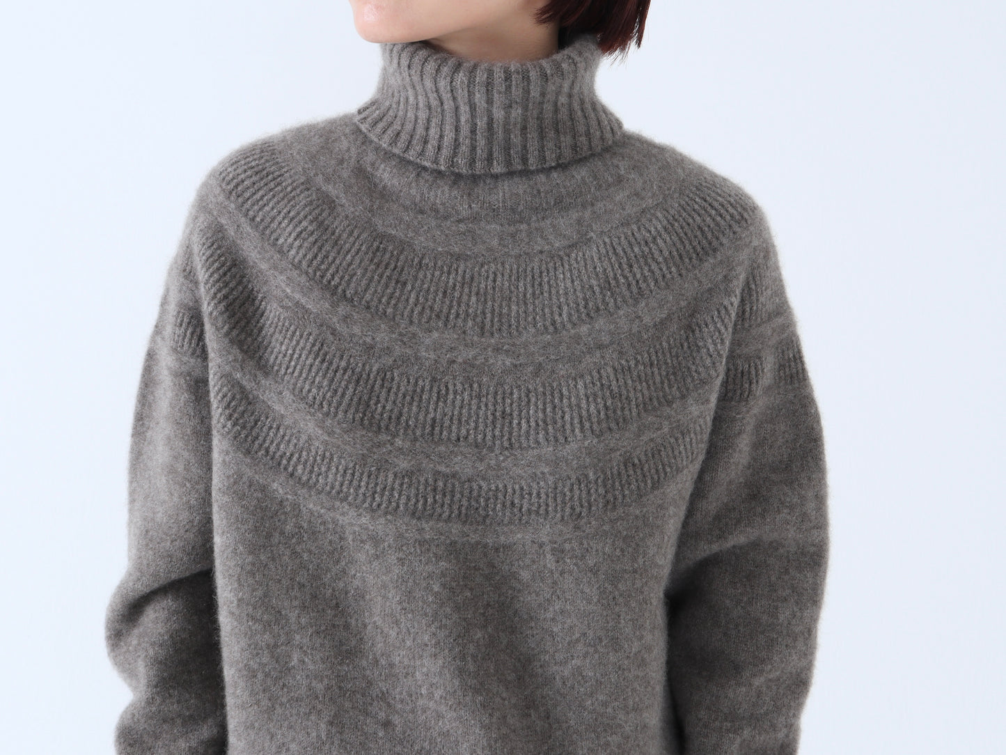 【NEW】ヤク レース柄オフタートルセーター　　