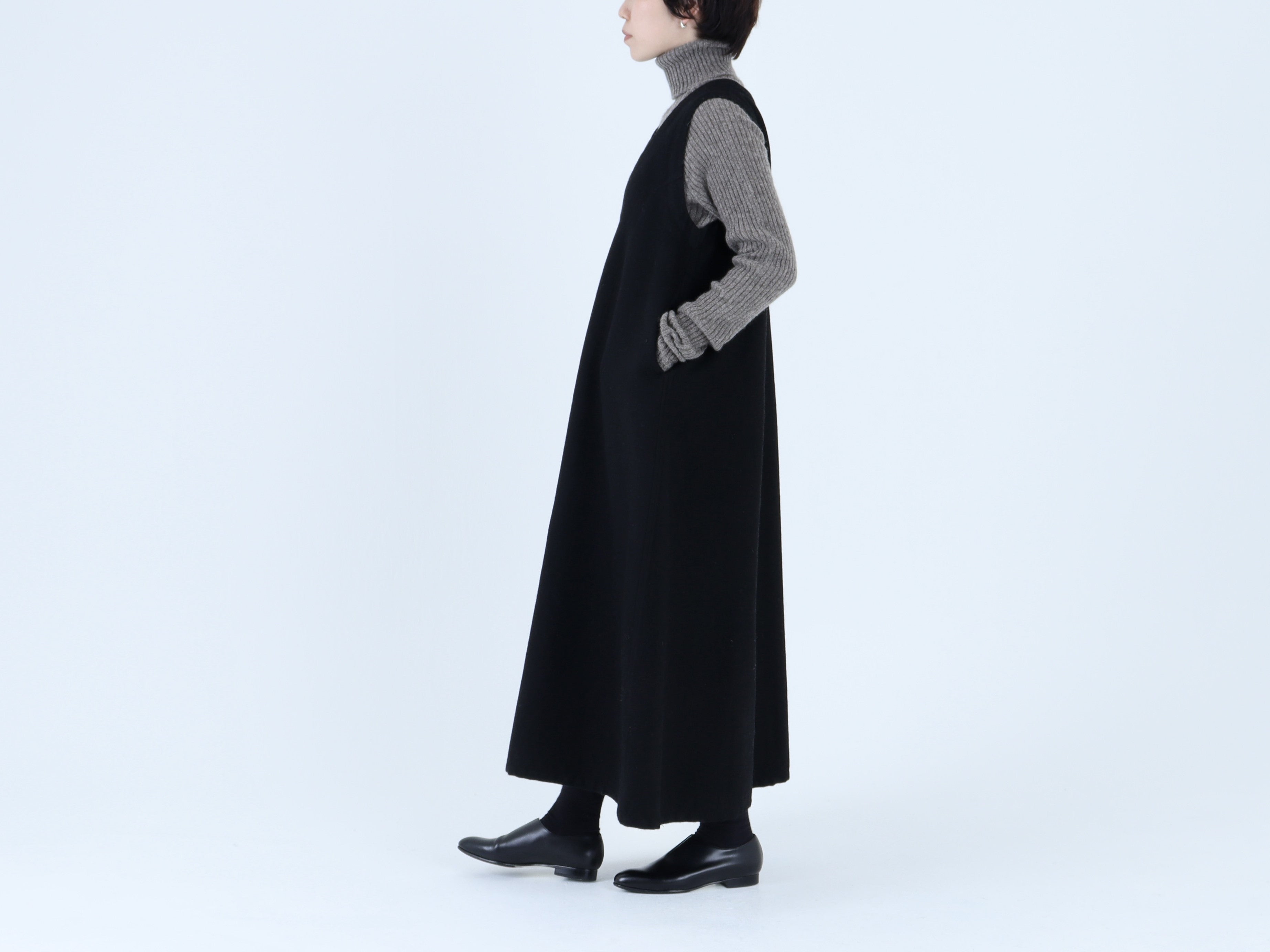 factory 綿ウール朱子織 Vネックワンピース