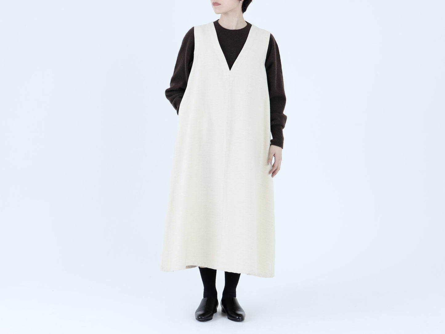 【NEW】綿ウール朱子織 Vネックワンピース