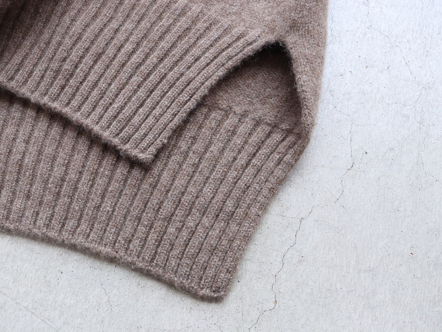 ヤク ショート丈ワイドセーター