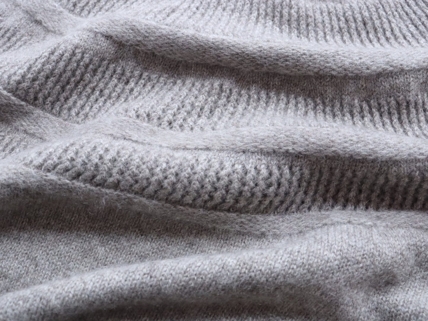 【NEW】ヤク レース柄オフタートルセーター　　