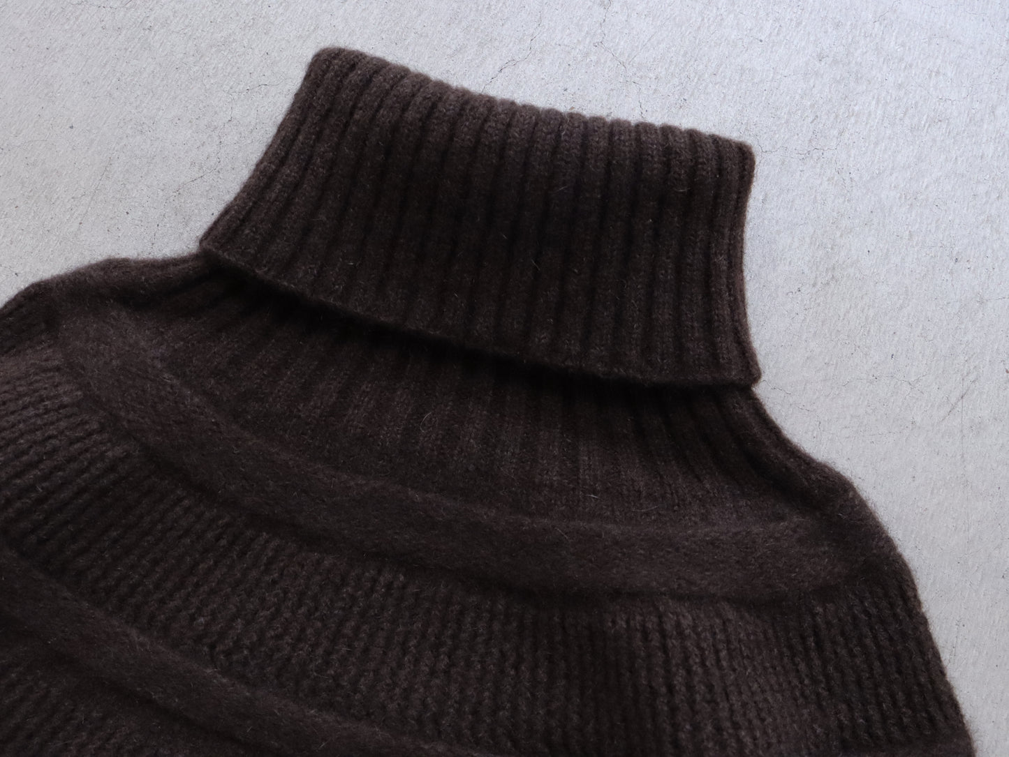 【NEW】ヤク レース柄オフタートルセーター　　