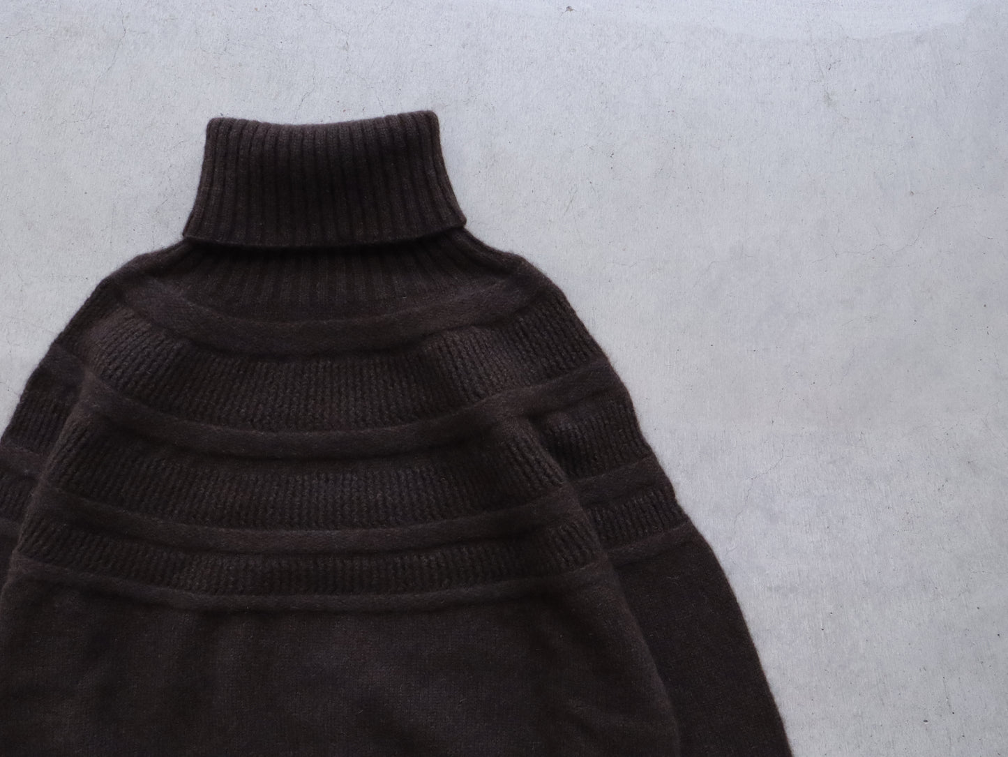 【NEW】ヤク レース柄オフタートルセーター　　