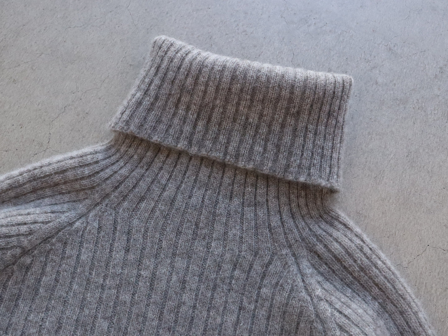 ヤク リブタートルネックセーター