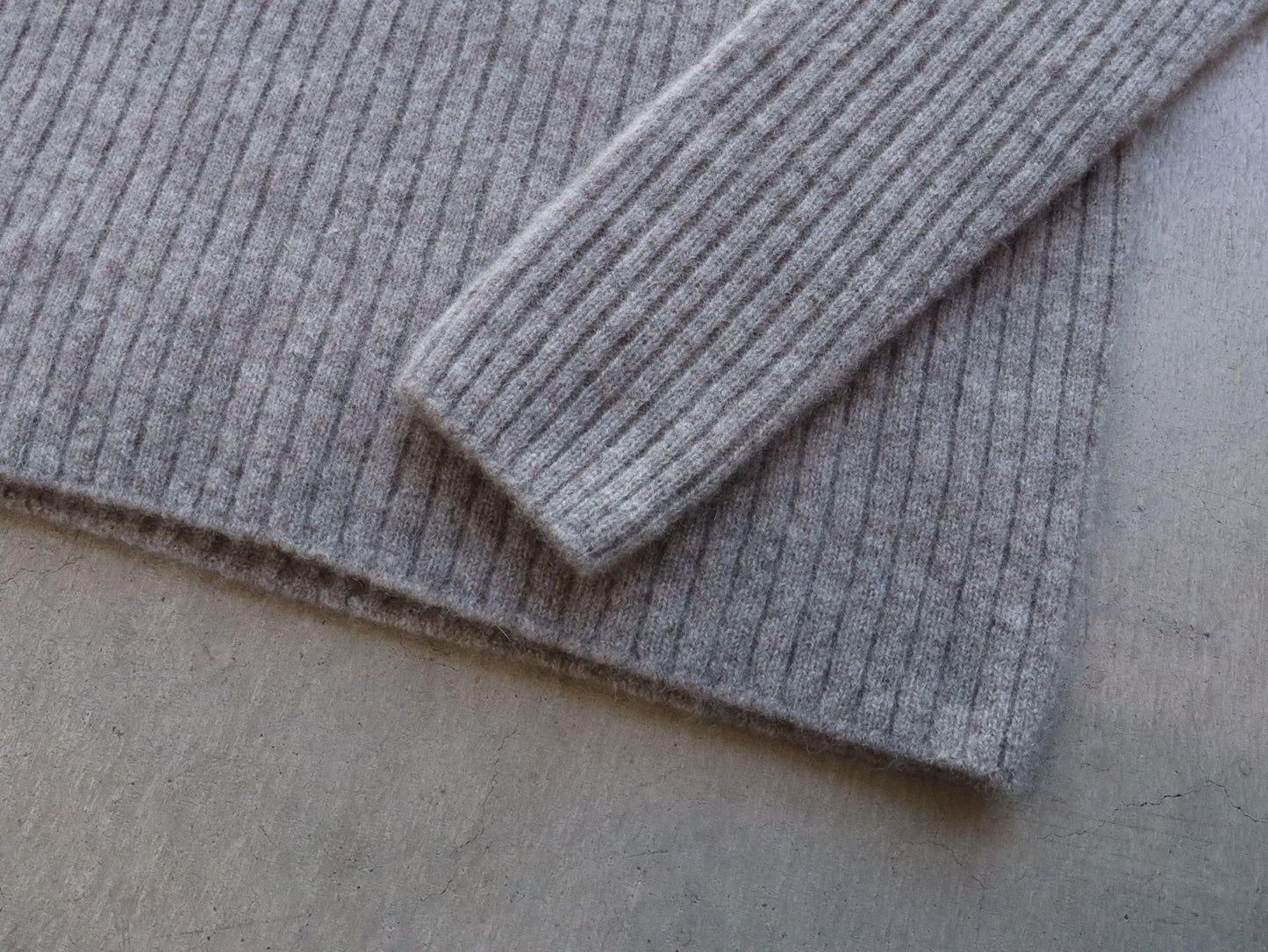 ヤク リブタートルネックセーター