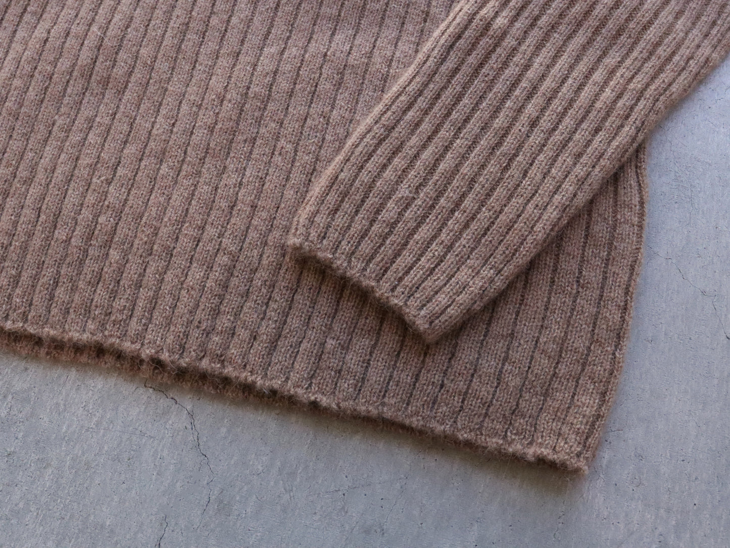 ベビーキャメル リブタートルネックセーター